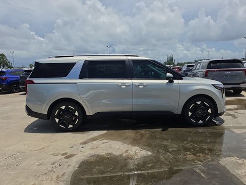 New 2026 Kia Carnival EX FWD image 9