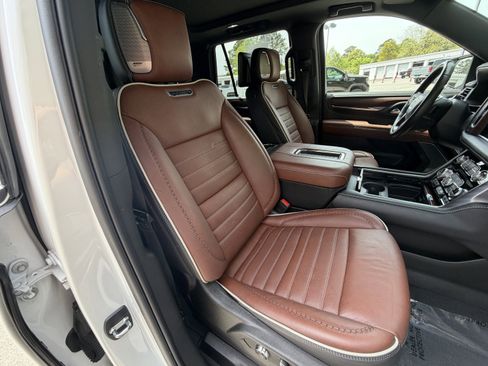 Used 2023 GMC Yukon Denali Ultimate AWD/4WD image 21