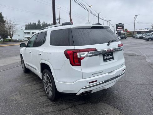 Used 2023 GMC Acadia Denali image 2