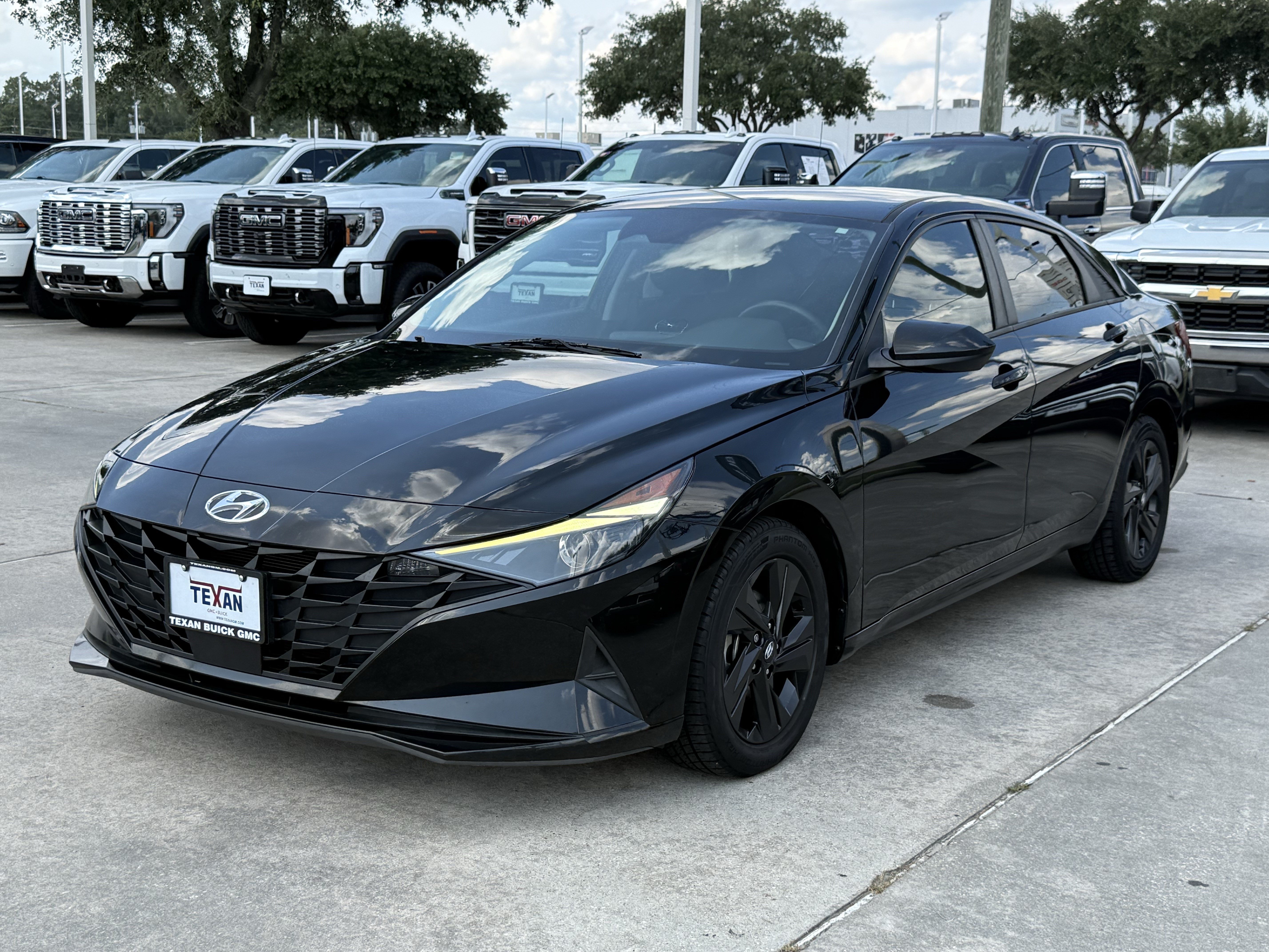 Used 2022 Hyundai Elantra SEL w/ Convenience Package FWD image 9