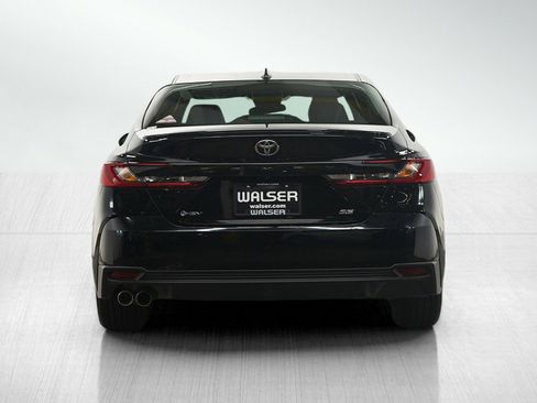 Used 2025 Toyota Camry SE image 4