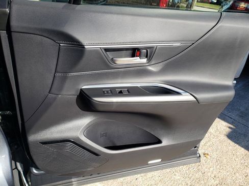 Used 2021 Toyota Venza Limited image 31