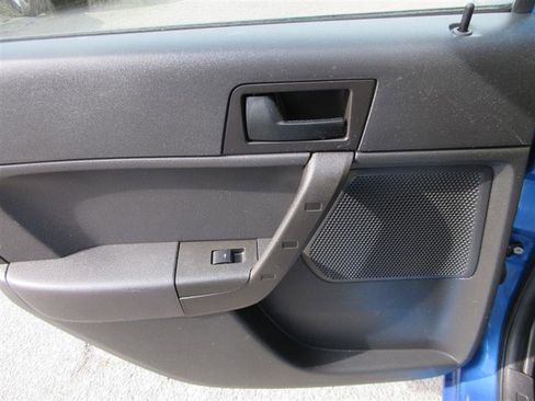 Used 2011 Ford Focus SE FWD image 17
