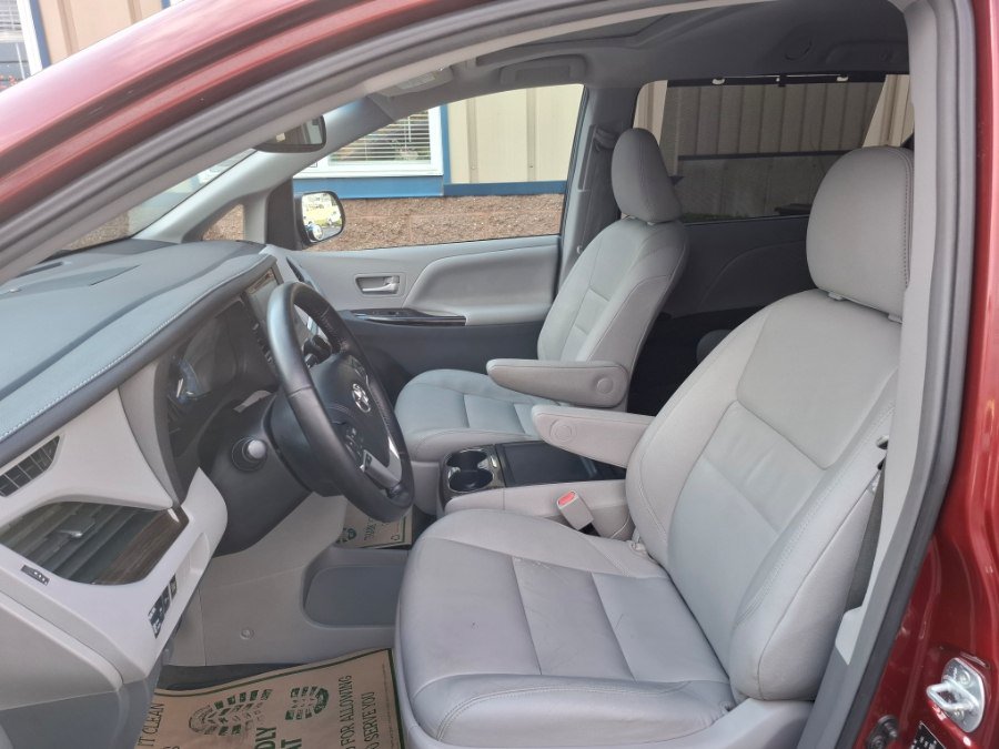 Used 2016 Toyota Sienna XLE w/ XLE Navigation Package AWD/4WD image 15