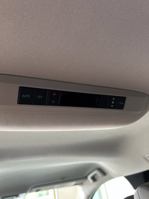 Used 2025 Toyota Sienna LE AWD/4WD image 11