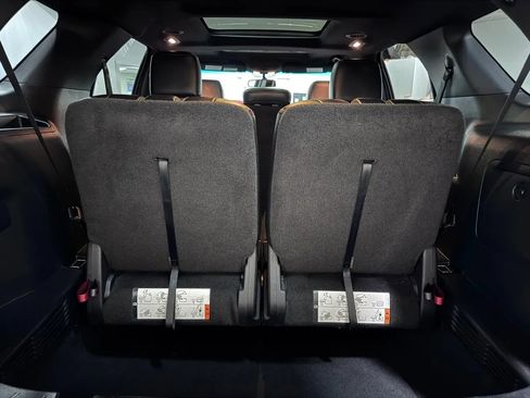 Used 2016 Ford Explorer XLT w/ Equipment Group 202A FWD image 21