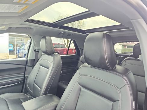 Used 2023 Ford Explorer XLT w/ Equipment Group 202A image 12