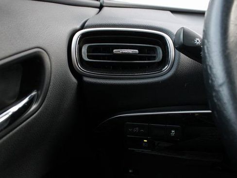 Used 2017 Toyota Prius Three image 6