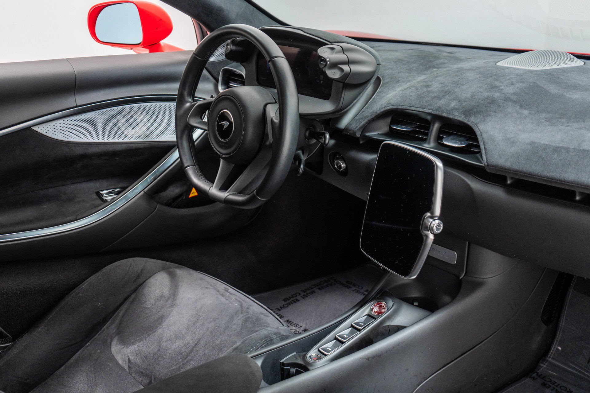 Used 2023 McLaren Artura RWD image 24