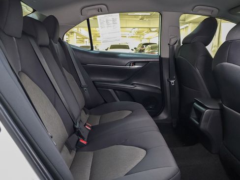 Used 2021 Toyota Camry LE image 40