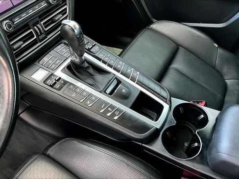 Used 2021 Porsche Macan image 16