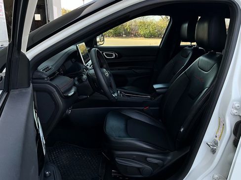 Used 2025 Jeep Compass Trailhawk image 10