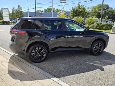 Used 2023 Nissan Rogue SV w/ SV Premium B Package image 16