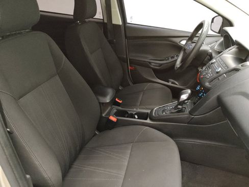 Used 2018 Ford Focus SE FWD image 21