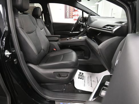 Used 2025 Toyota Sienna Platinum AWD/4WD image 29