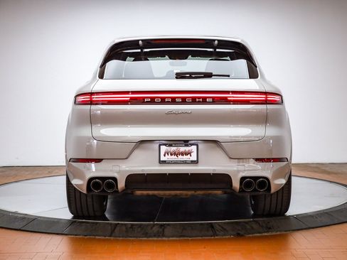 Used 2025 Porsche Cayenne E-Hybrid image 8