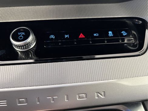 Used 2025 Ford Expedition Active AWD/4WD image 13