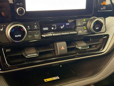 Used 2023 Toyota Highlander XLE AWD/4WD image 16