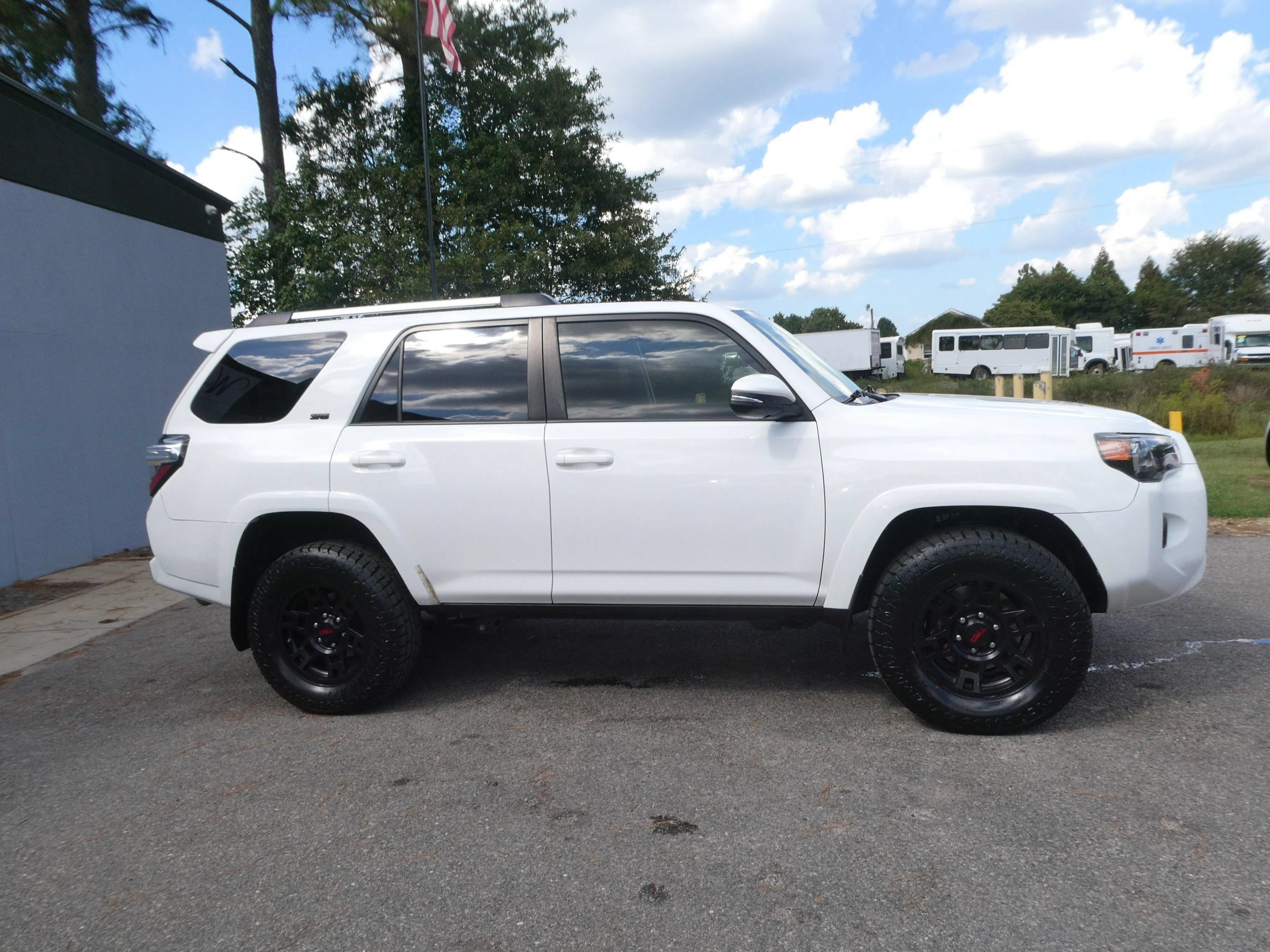 Used 2019 Toyota 4Runner SR5 Premium AWD/4WD image 4