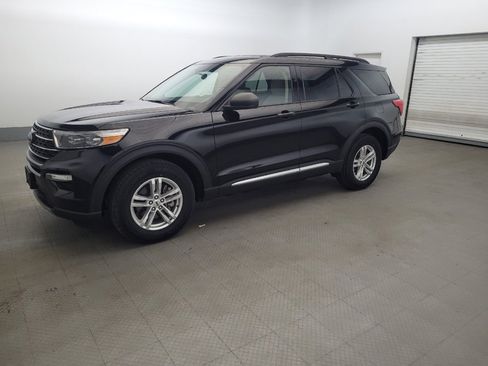 Used 2022 Ford Explorer XLT w/ Equipment Group 202A AWD/4WD image 2
