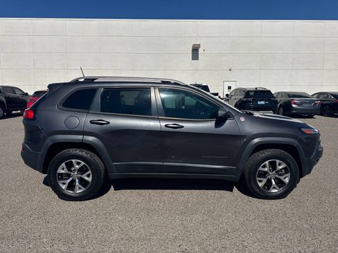 Used 2016 Jeep Cherokee Trailhawk w/ Leather Interior Group AWD/4WD image 6