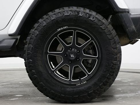 Used 2020 Jeep Wrangler Unlimited Sahara AWD/4WD image 11