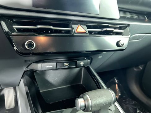 Certified 2024 Kia Niro LX FWD image 23
