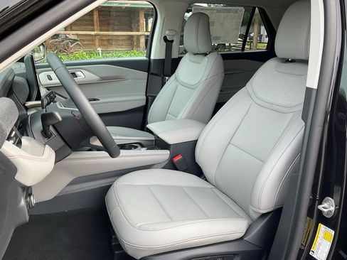 New 2026 Ford Explorer Active w/ Active Comfort Package image 60