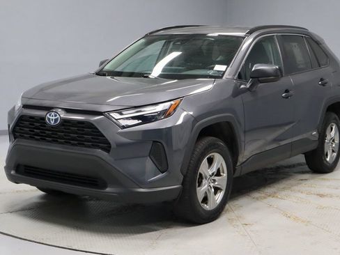 Used 2024 Toyota RAV4 LE AWD/4WD image 7