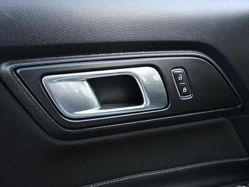 Used 2018 Ford Mustang GT image 19