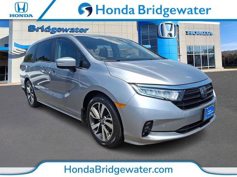 Used 2024 Honda Odyssey Touring image 1