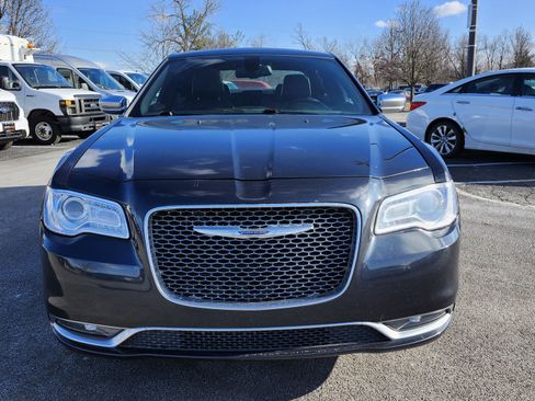 Used 2016 Chrysler 300 C Platinum image 8