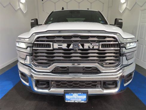 Used 2025 RAM 2500 Big Horn AWD/4WD image 3