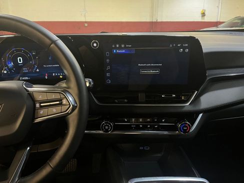 Used 2025 Chevrolet Equinox LT image 18