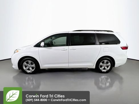 Used 2016 Toyota Sienna LE image 6