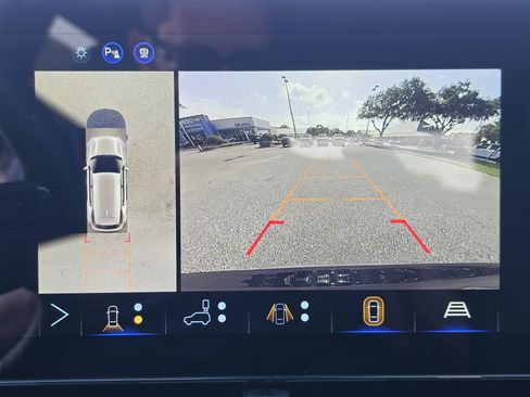 New 2027 Chevrolet Equinox LT w/ Convenience Package II FWD image 30