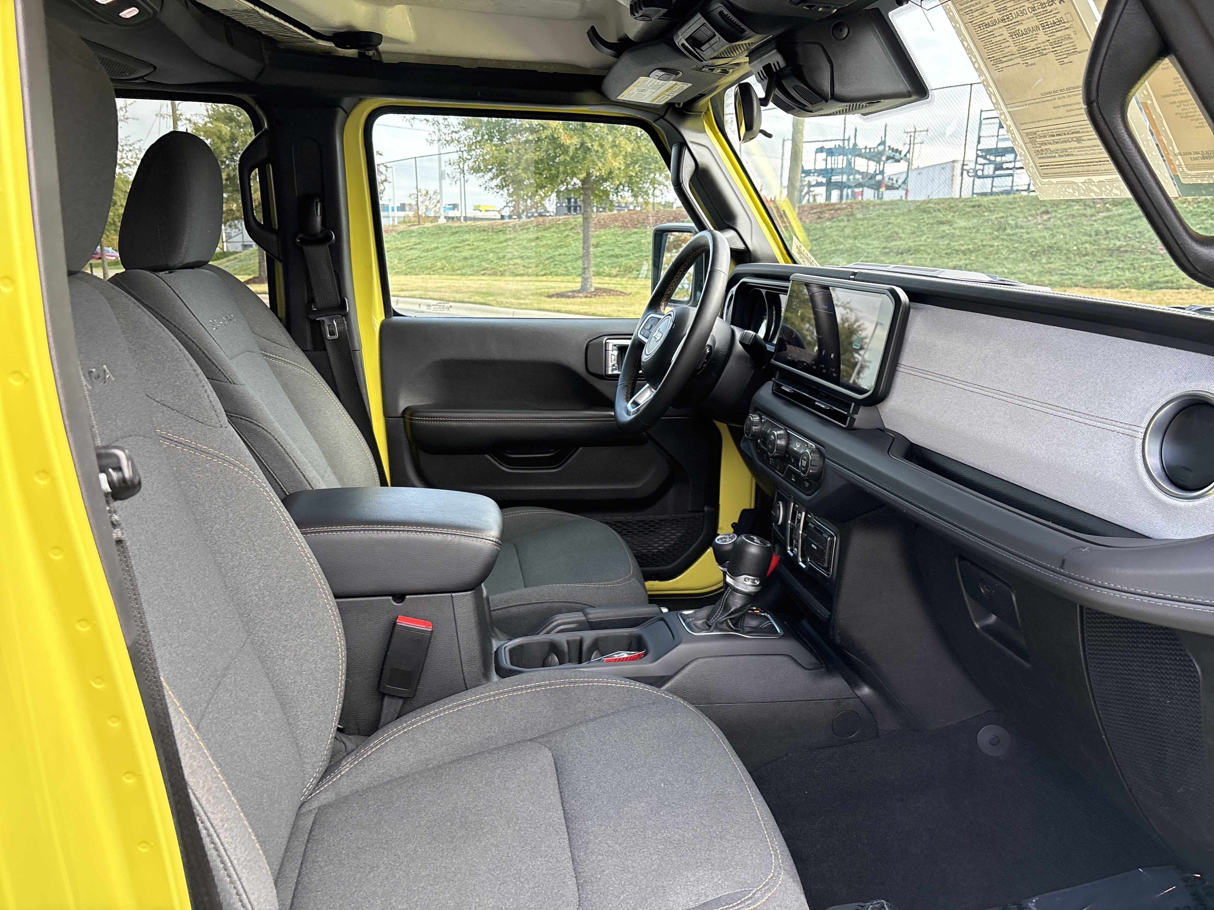 Used 2024 Jeep Wrangler Unlimited Sahara AWD/4WD image 24