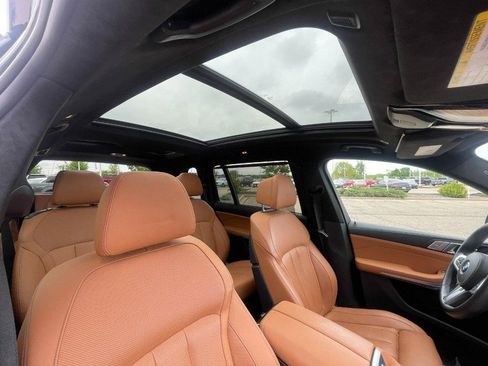Used 2022 BMW X7 M50i w/ Luxury Seating Package image 11
