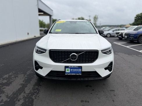 Used 2024 Volvo XC40 B5 Plus w/ Climate Package AWD/4WD image 3
