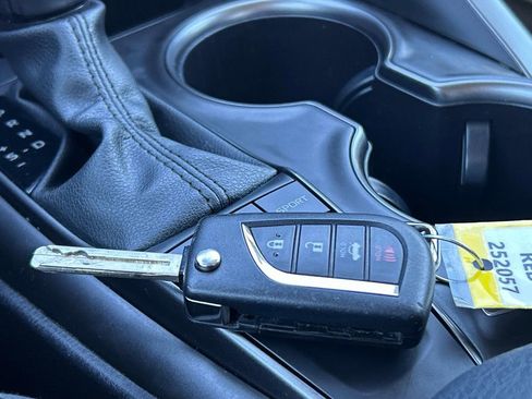 Used 2024 Toyota Camry SE image 33