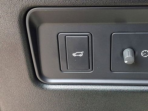 Used 2024 Land Rover Discovery Dynamic SE image 30