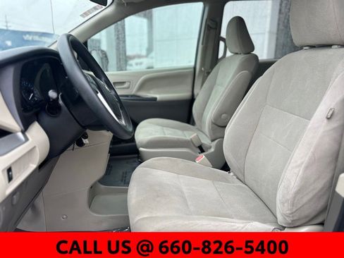 Used 2020 Toyota Sienna L FWD image 12