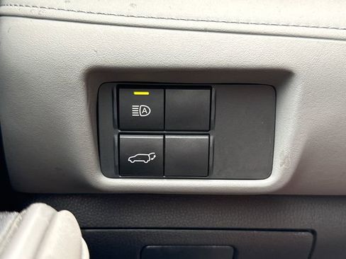Used 2022 Toyota Highlander XLE AWD/4WD image 33