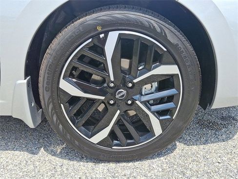 New 2025 Nissan Versa SR w/ Trunk Package image 12