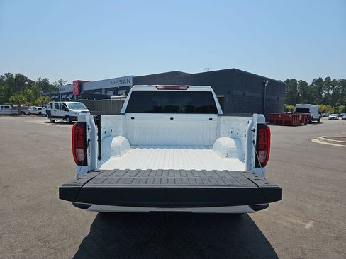 Used 2022 GMC Sierra 1500 Elevation w/ LPO, Elevation Black Package AWD/4WD image 16