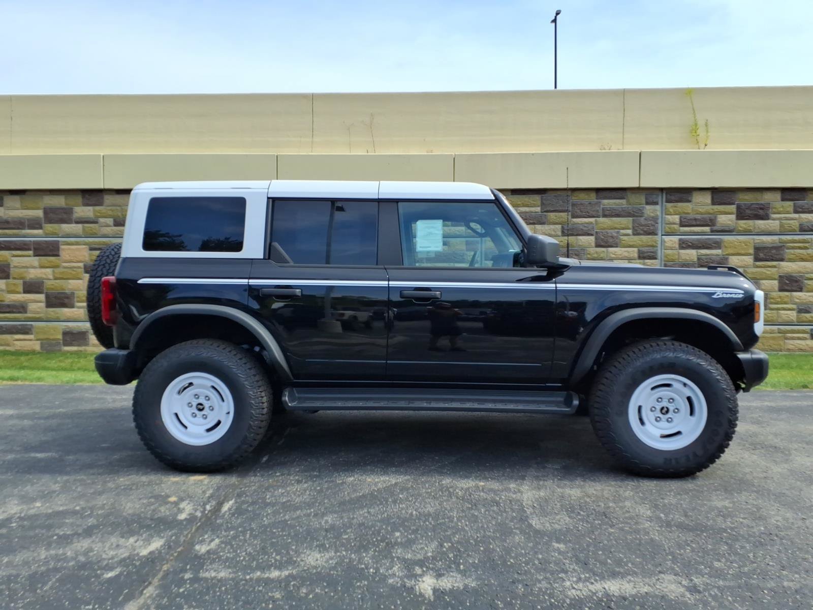 New 2026 Ford Bronco Heritage Edition AWD/4WD image 12