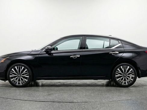 Used 2025 Nissan Altima 2.5 SV image 5