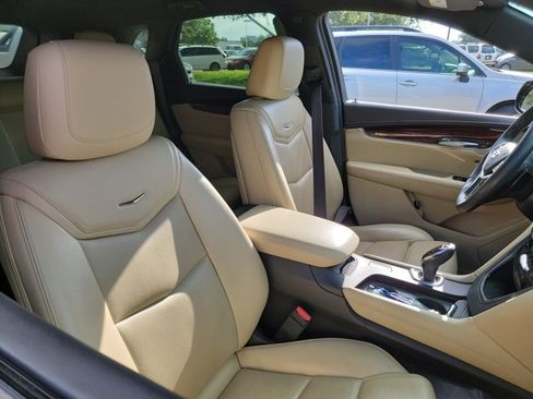 Used 2017 Cadillac XT5 Luxury w/ Driver Awareness Package FWD image 15