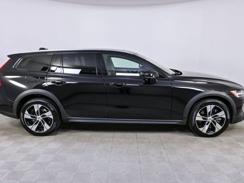 Certified 2025 Volvo V60 B5 Cross Country Plus image 26