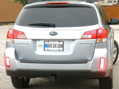 Used 2013 Subaru Outback 2.5i Limited AWD/4WD image 17